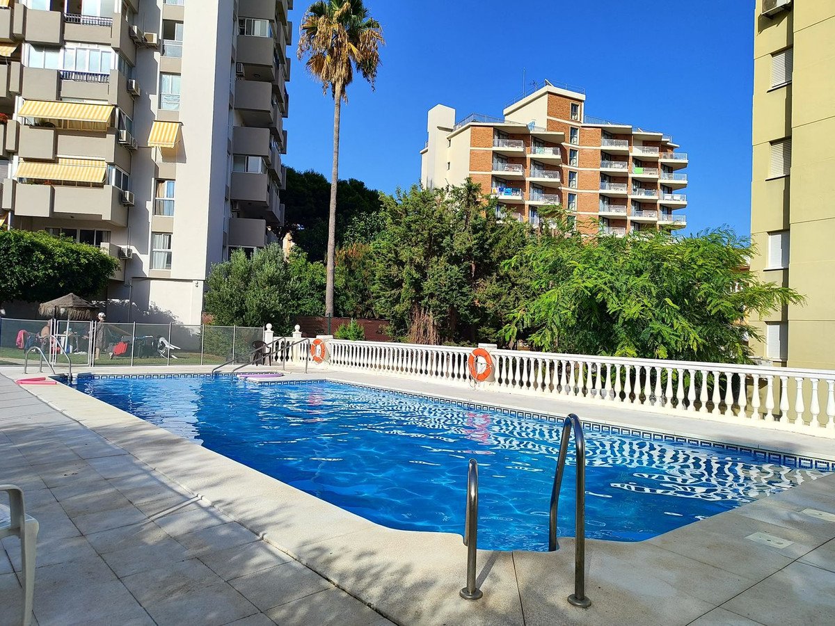 2 Bed Middle Floor Apartment in Fuengirola