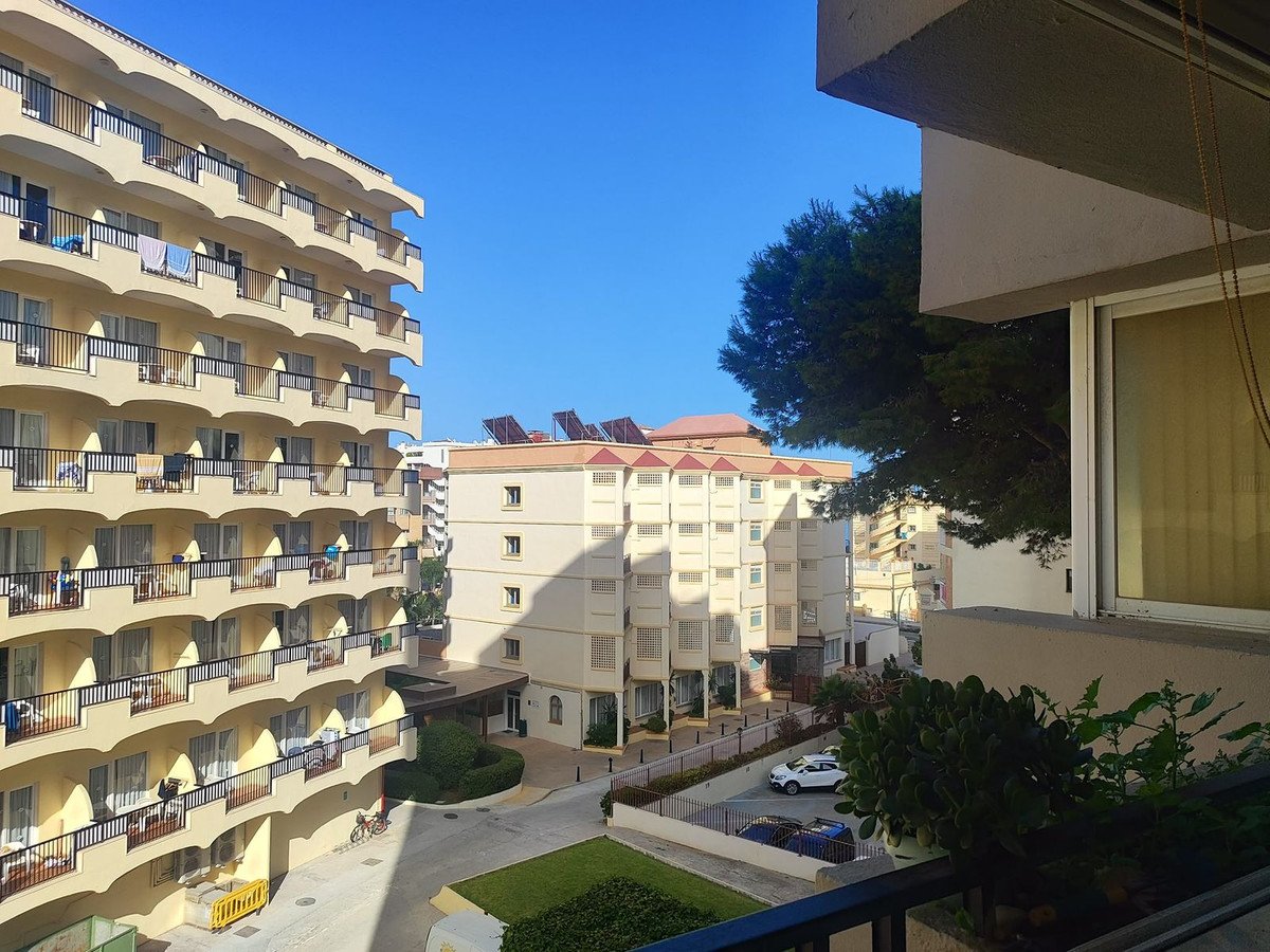 2 Bed Middle Floor Apartment in Fuengirola