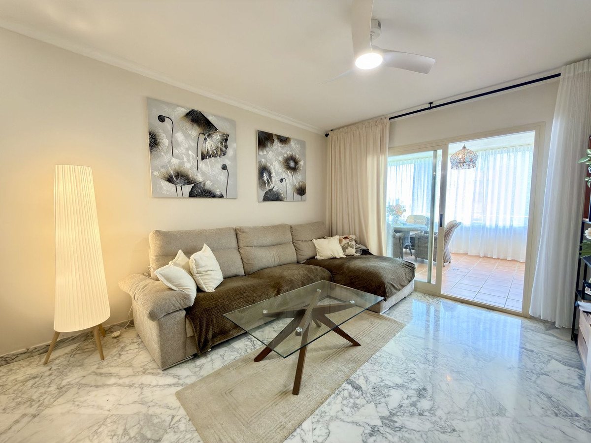2 Bed Middle Floor Apartment in El Faro
