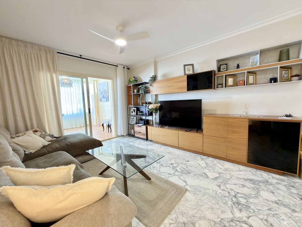 2 Bed Middle Floor Apartment in El Faro