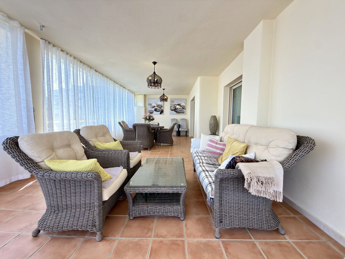 2 Bed Middle Floor Apartment in El Faro