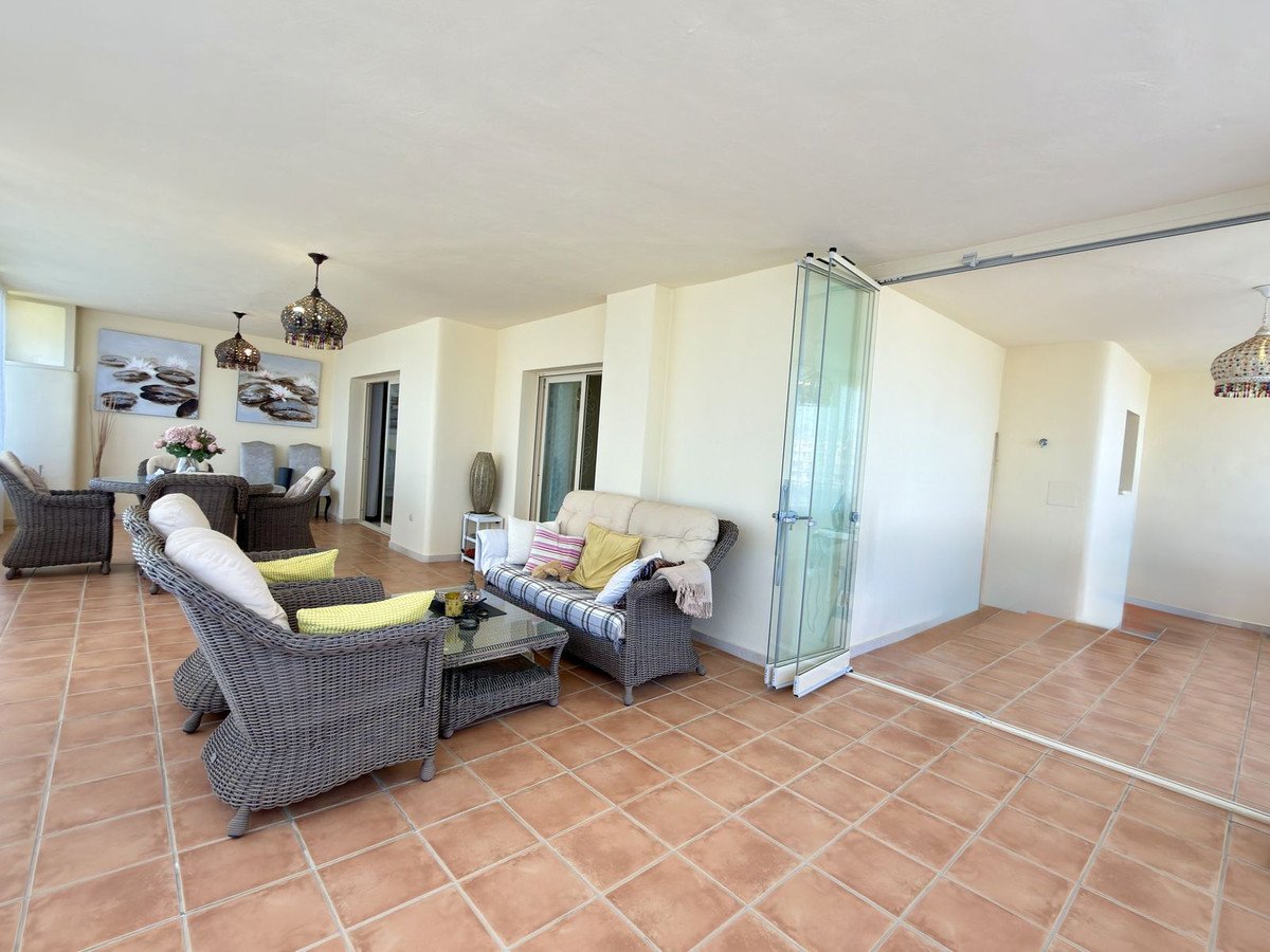 2 Bed Middle Floor Apartment in El Faro