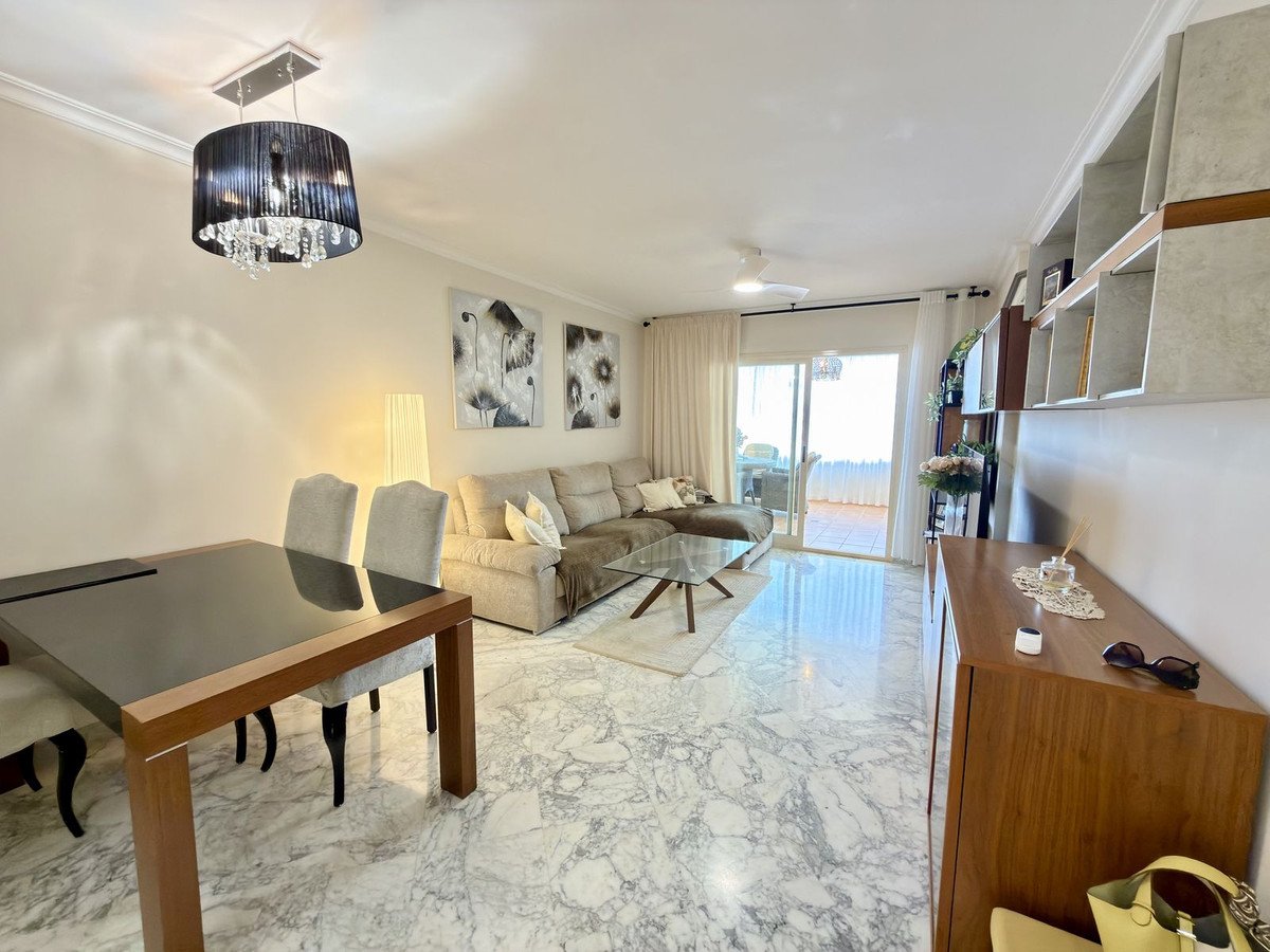 2 Bed Middle Floor Apartment in El Faro