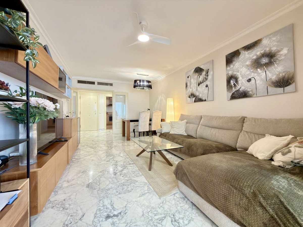 2 Bed Middle Floor Apartment in El Faro