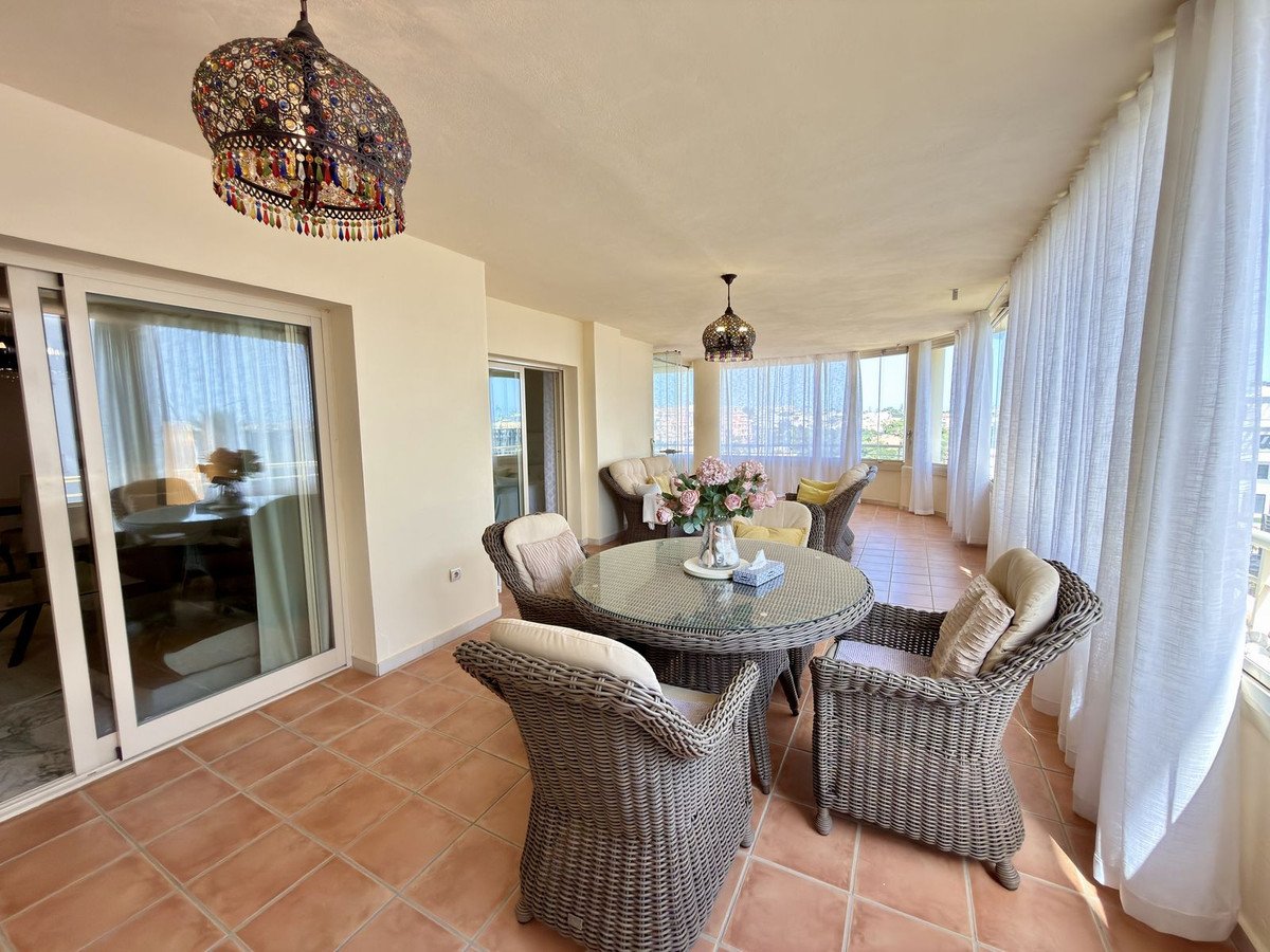 2 Bed Middle Floor Apartment in El Faro