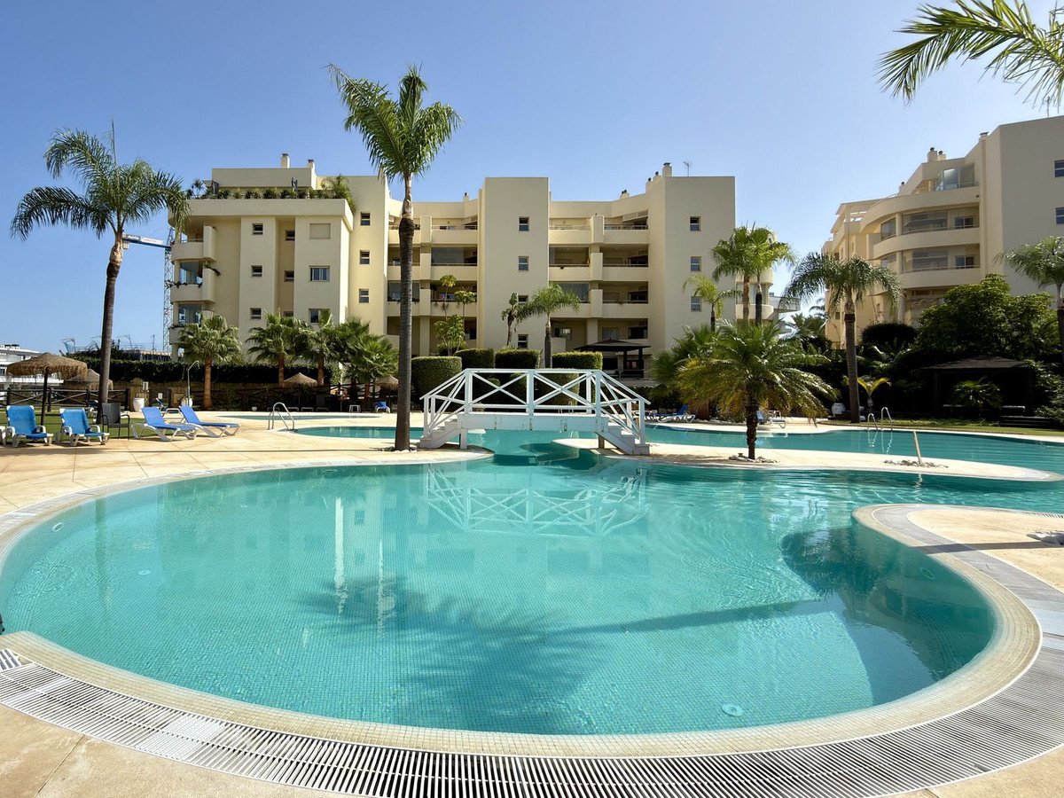 2 Bed Middle Floor Apartment in El Faro