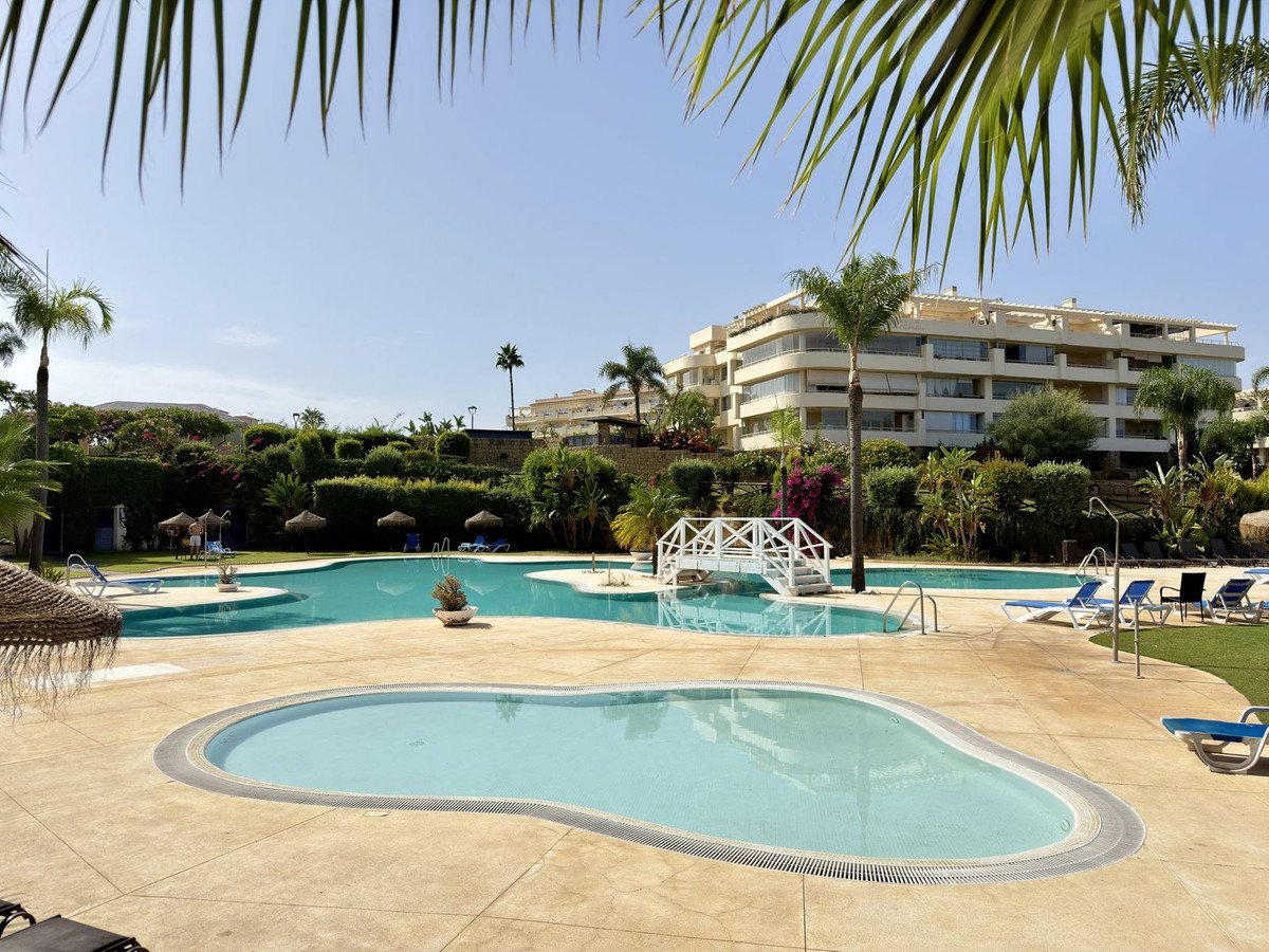 2 Bed Middle Floor Apartment in El Faro