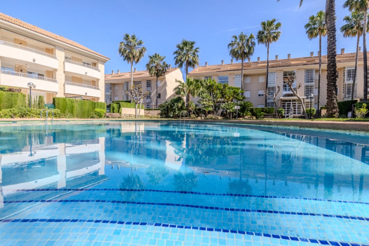 3 Bed Middle Floor Apartment in Javea