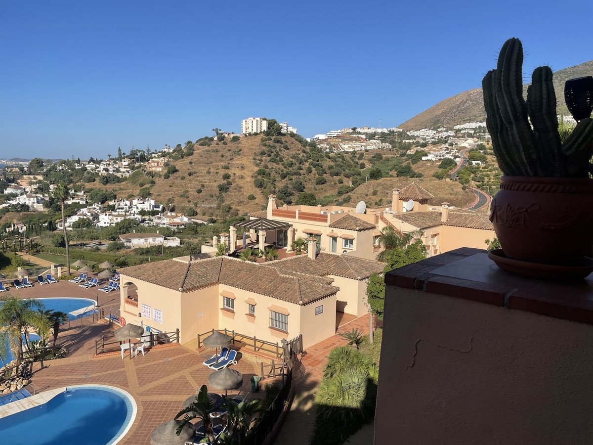2 Bed Top Floor Apartment in Benalmadena