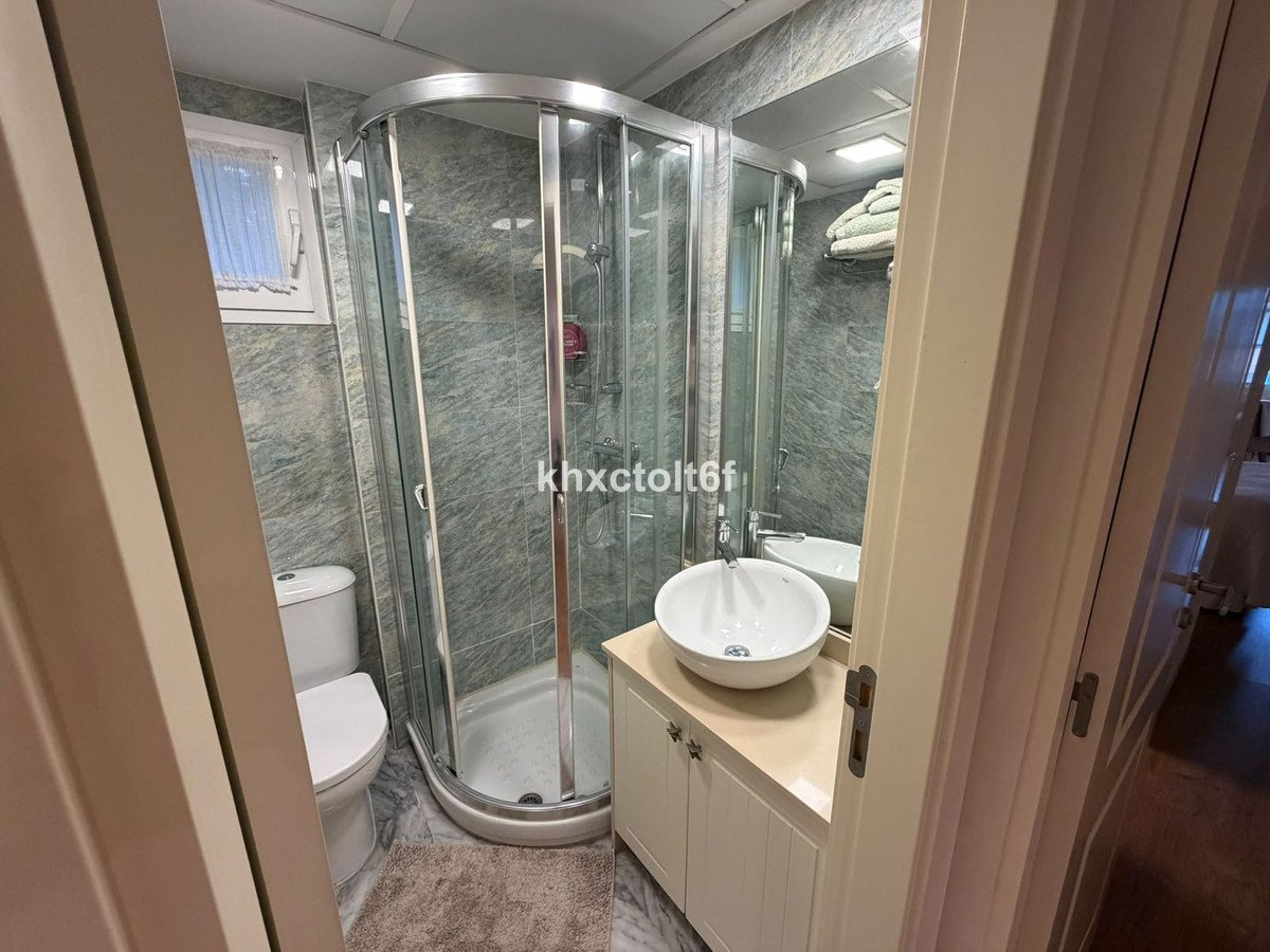 2 Bed Middle Floor Apartment in Bahía de Marbella