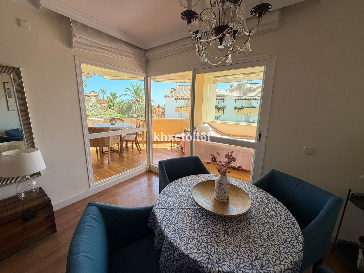 2 Bed Middle Floor Apartment in Bahía de Marbella