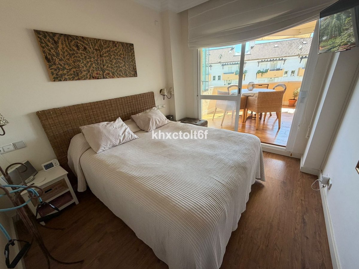 2 Bed Middle Floor Apartment in Bahía de Marbella