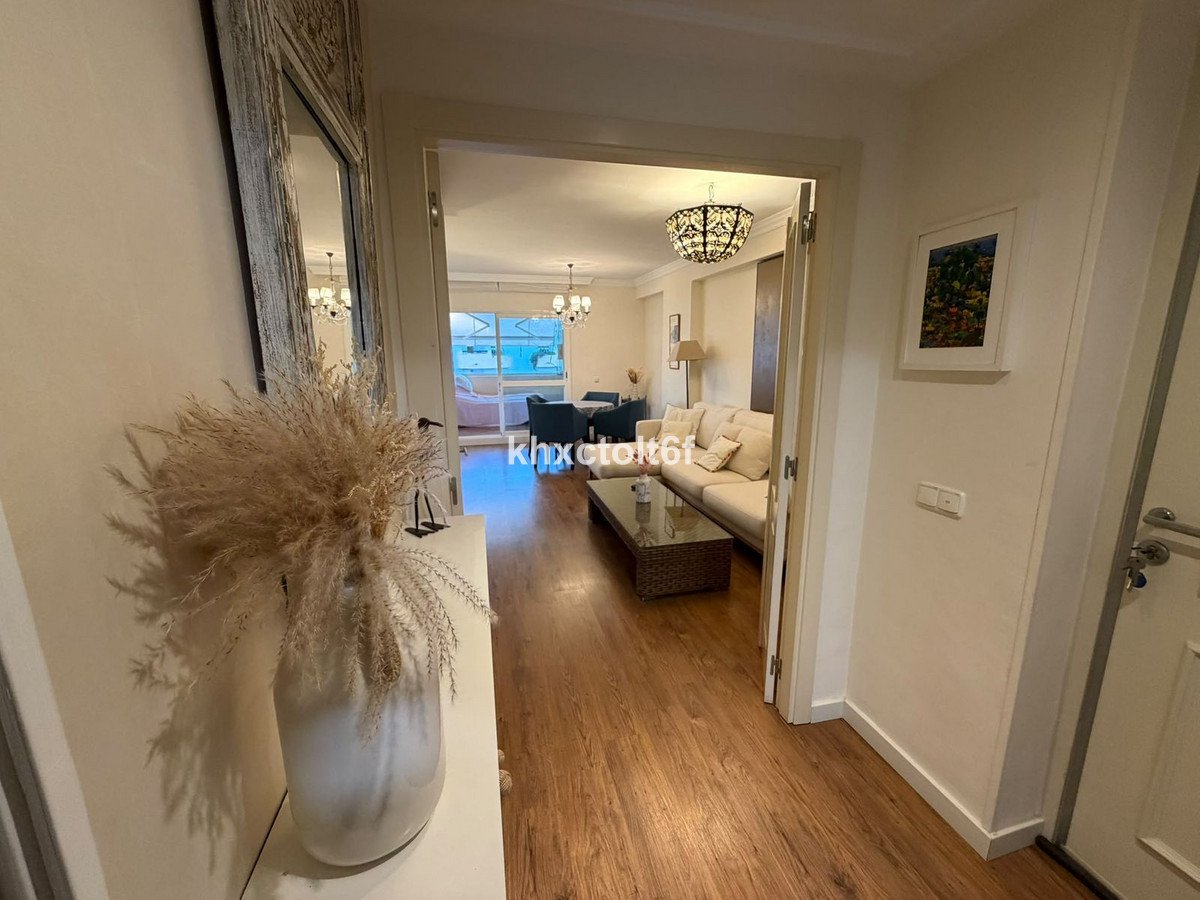 2 Bed Middle Floor Apartment in Bahía de Marbella