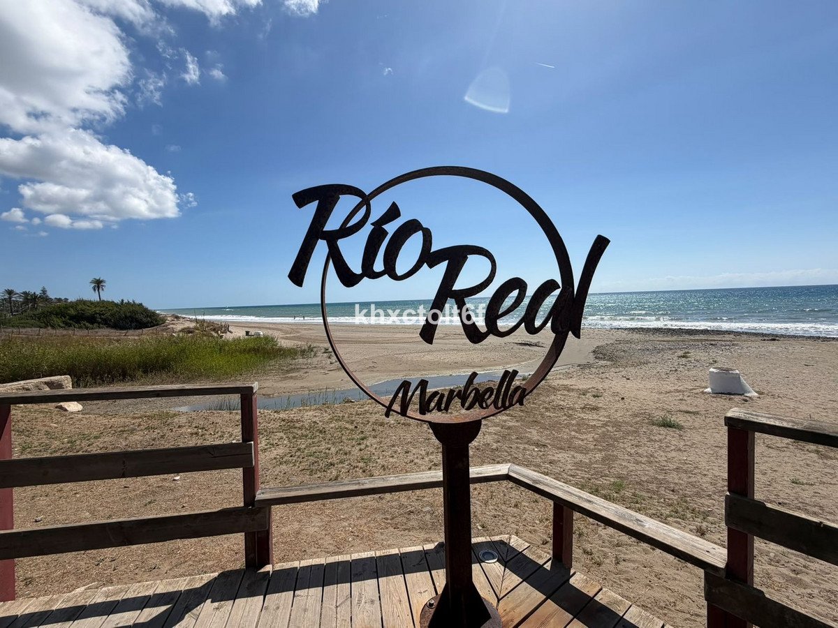 2 Bed Middle Floor Apartment in Bahía de Marbella
