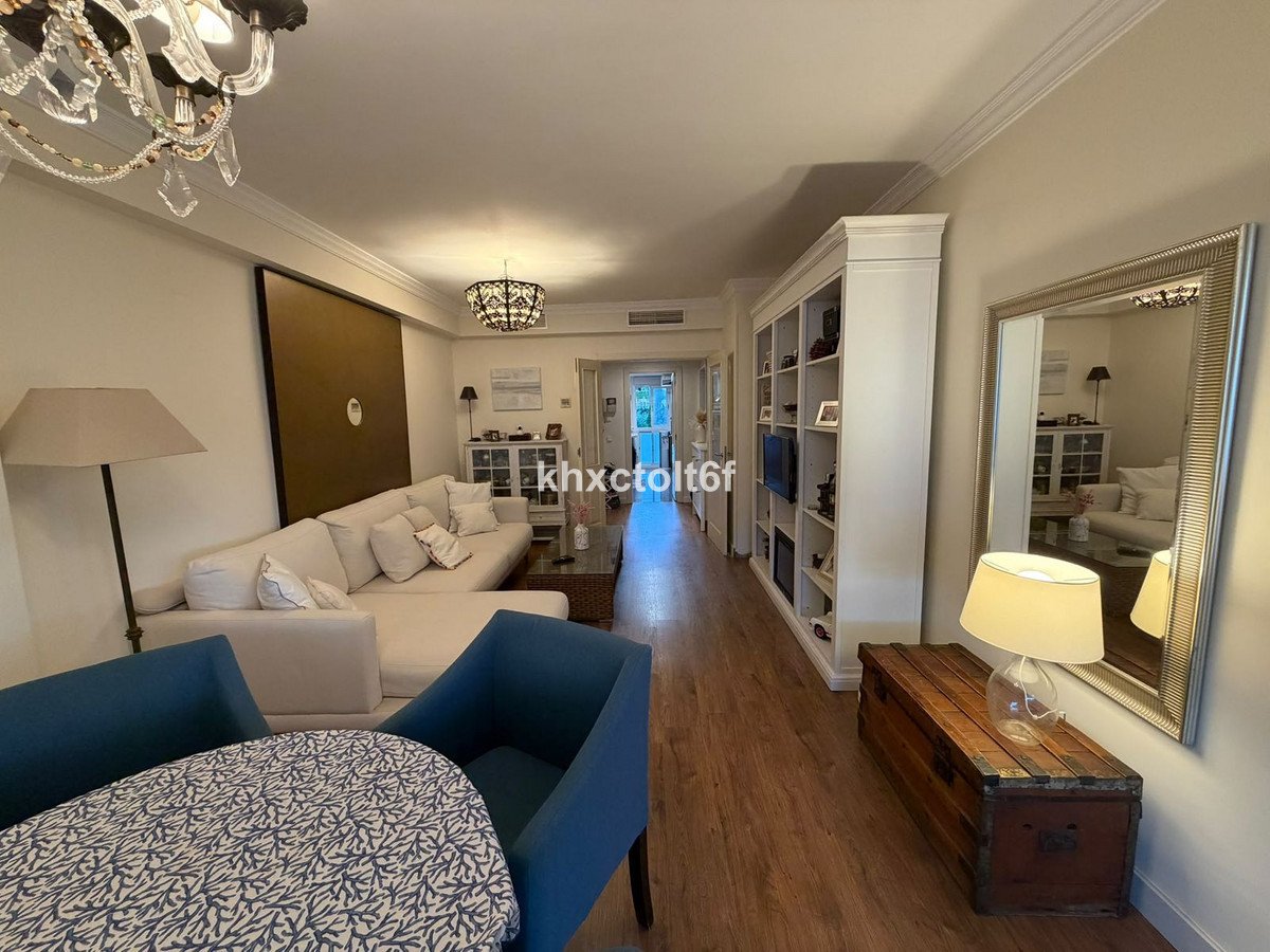 2 Bed Middle Floor Apartment in Bahía de Marbella