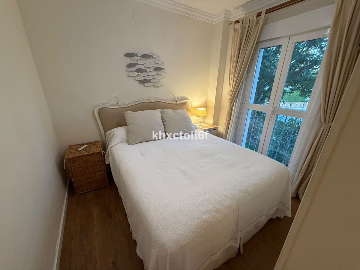 2 Bed Middle Floor Apartment in Bahía de Marbella
