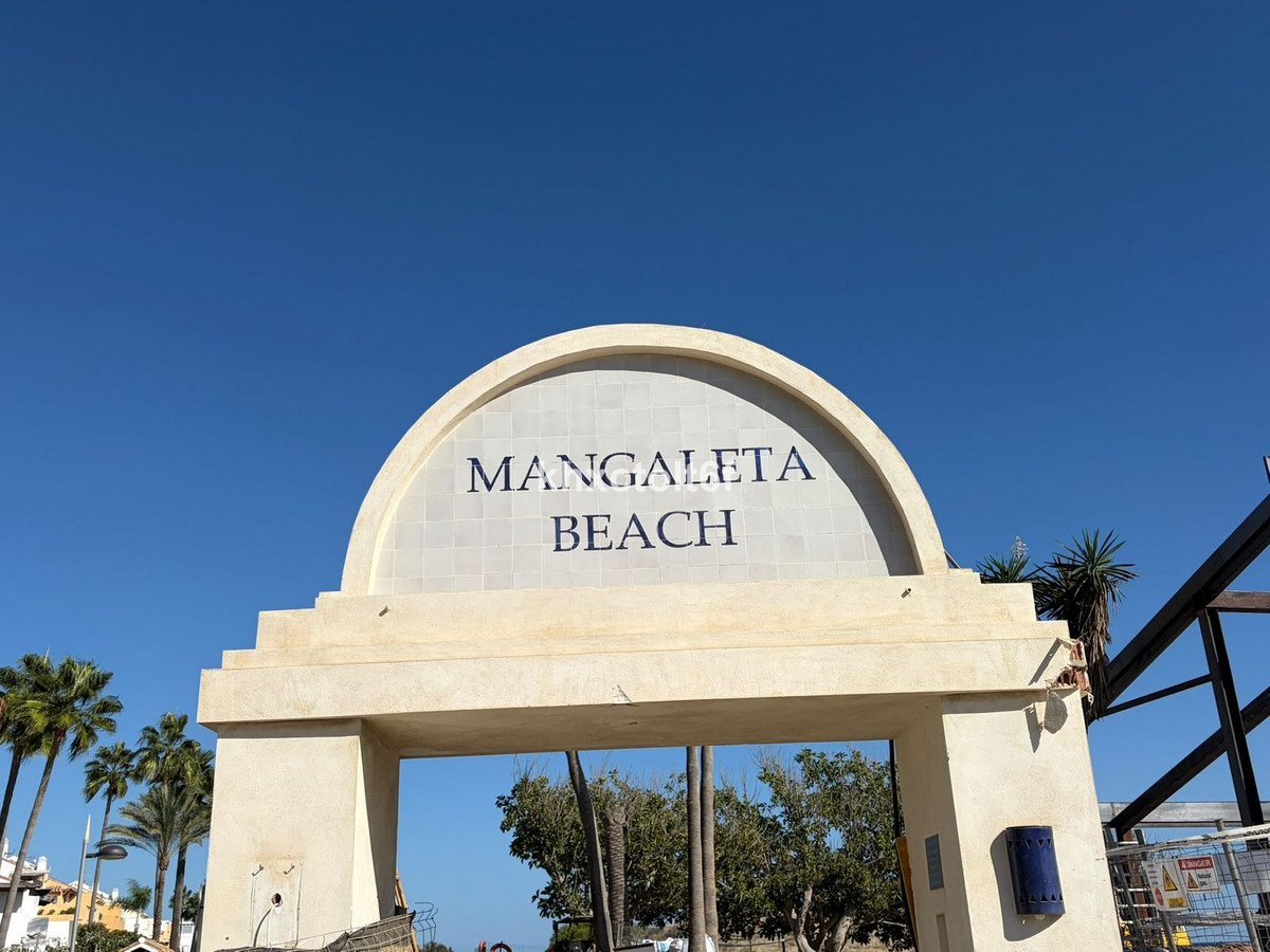 2 Bed Middle Floor Apartment in Bahía de Marbella