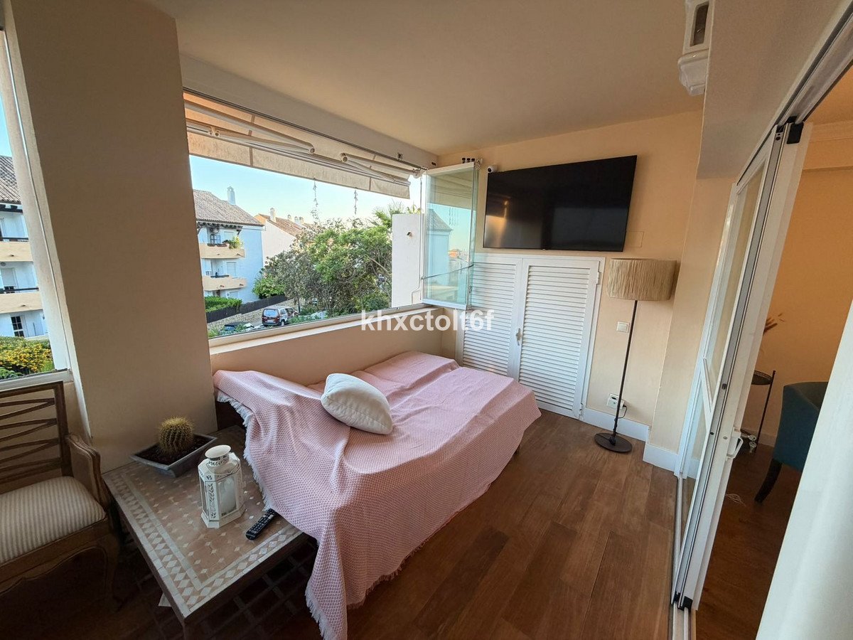 2 Bed Middle Floor Apartment in Bahía de Marbella