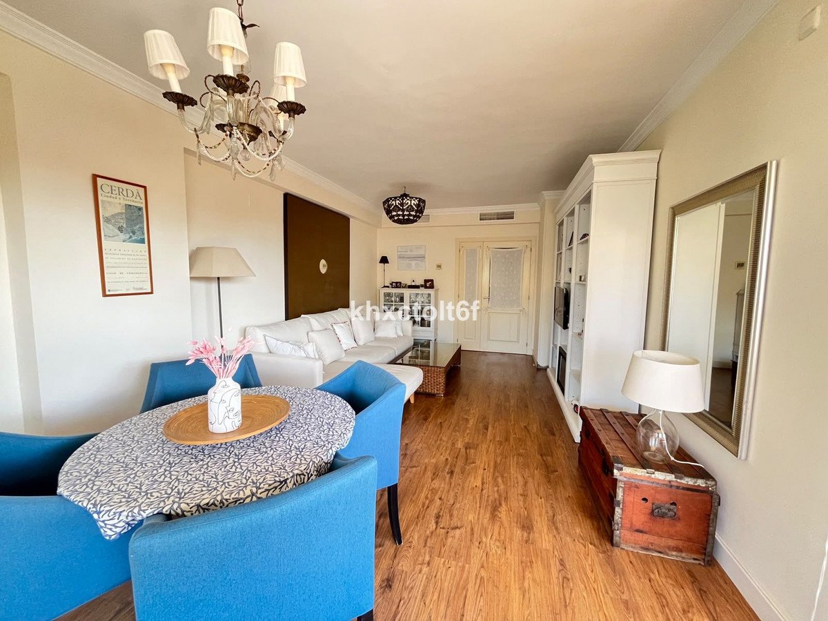 2 Bed Middle Floor Apartment in Bahía de Marbella