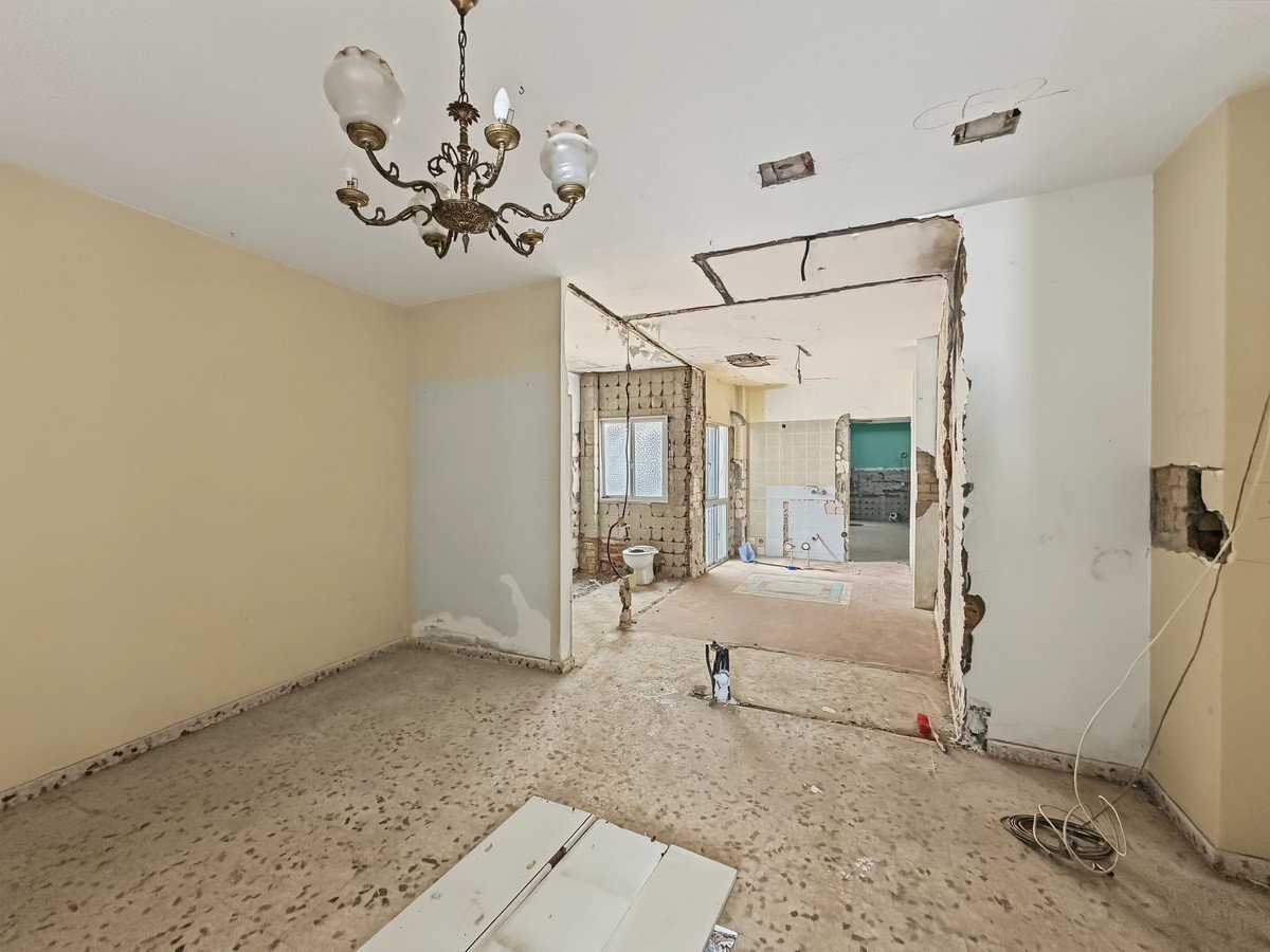 8 Bed Semi-Detached House in Estepona