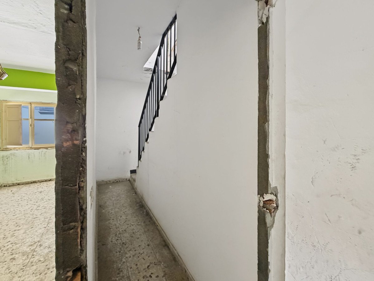 8 Bed Semi-Detached House in Estepona