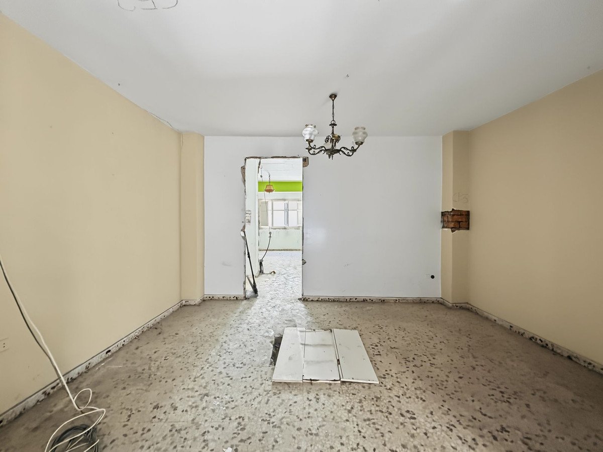 8 Bed Semi-Detached House in Estepona