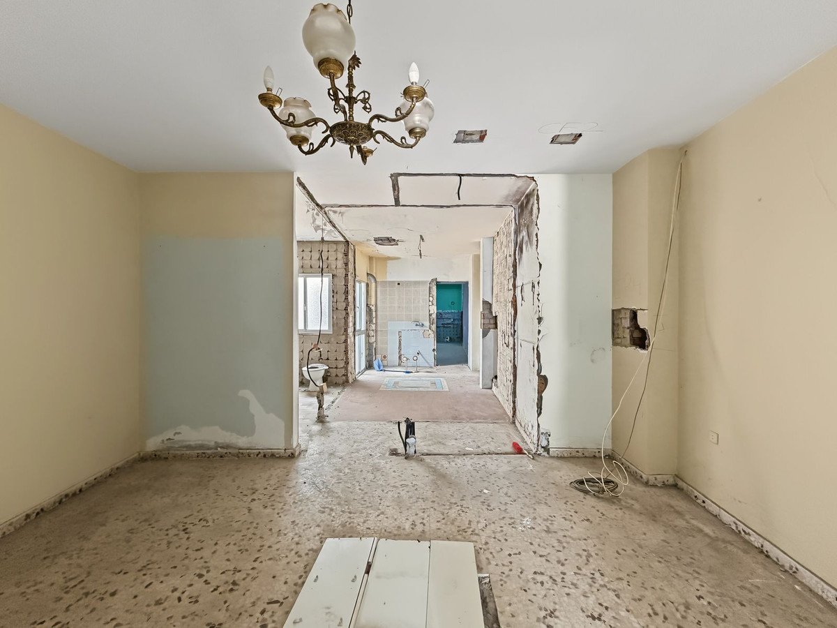 8 Bed Semi-Detached House in Estepona