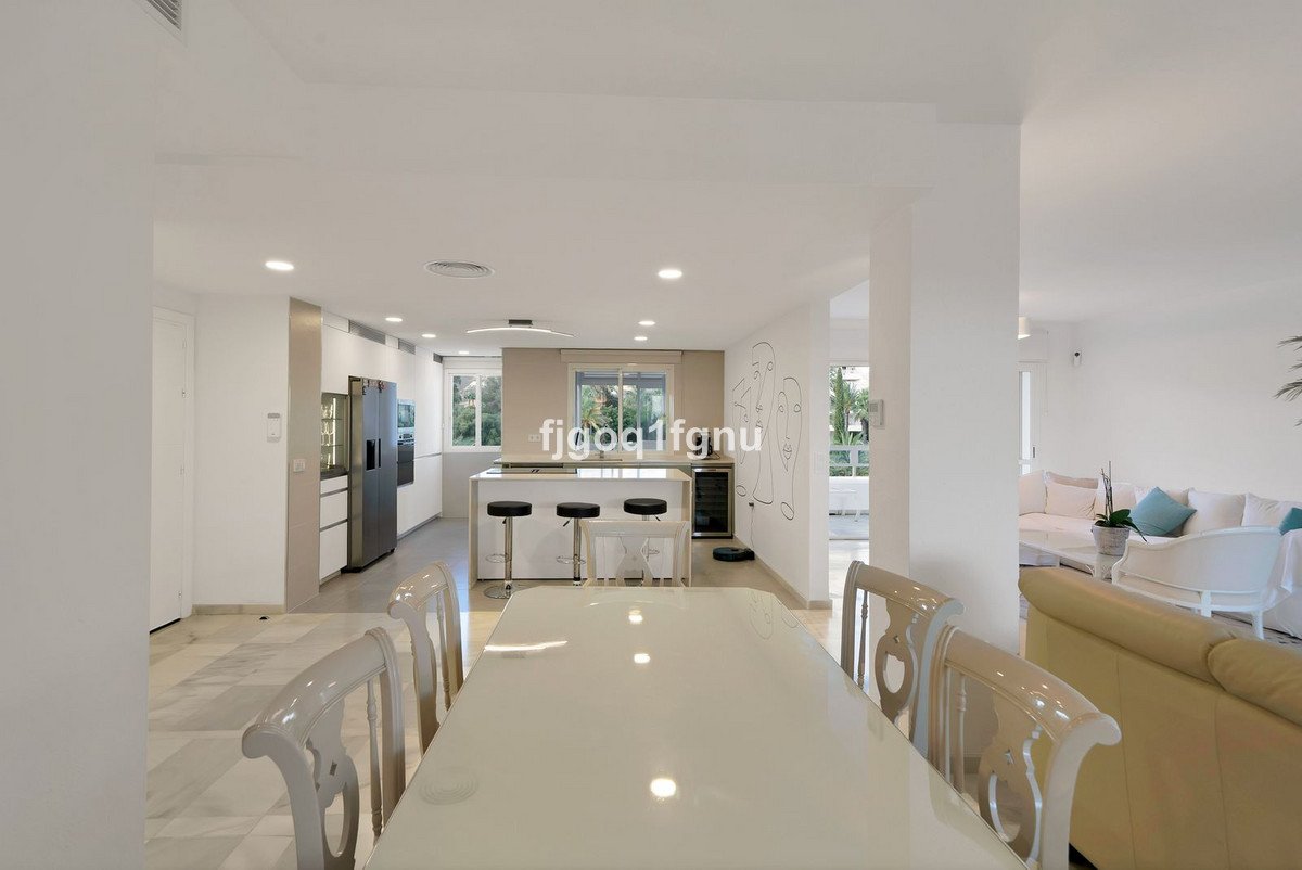 2 Bed Middle Floor Apartment in Marbella