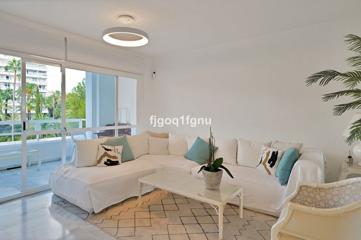 2 Bed Middle Floor Apartment in Marbella