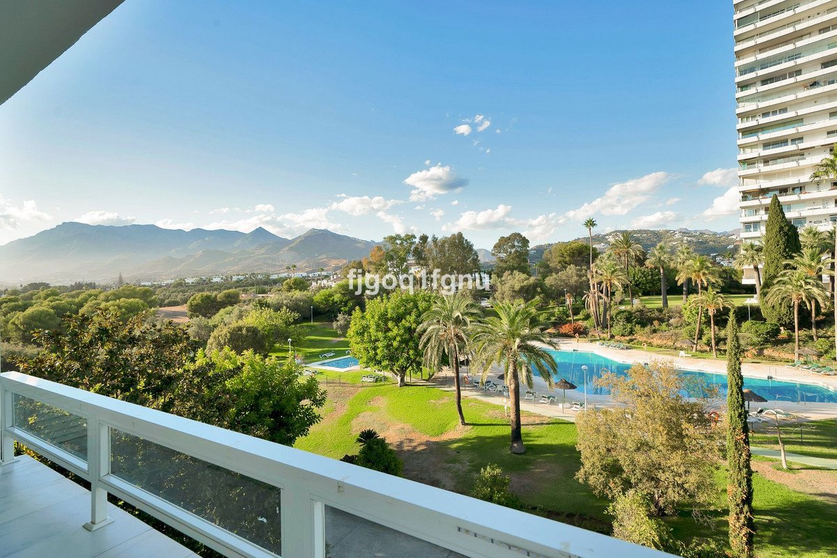 2 Bed Middle Floor Apartment in Marbella