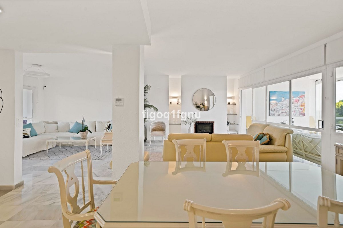 2 Bed Middle Floor Apartment in Marbella