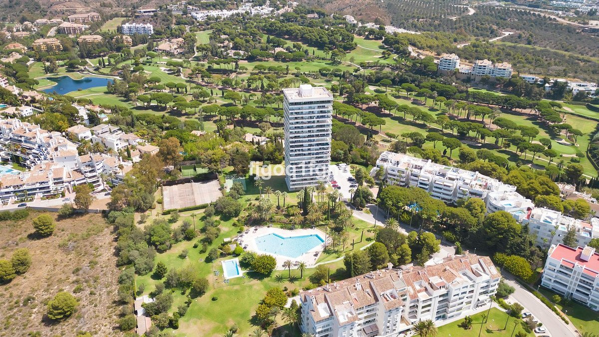 2 Bed Middle Floor Apartment in Marbella