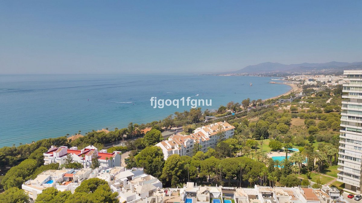 2 Bed Middle Floor Apartment in Marbella