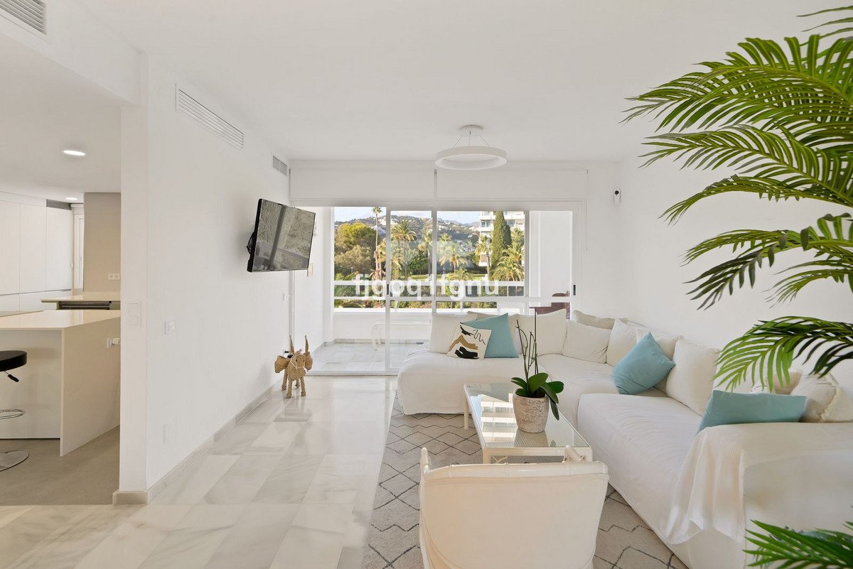 2 Bed Middle Floor Apartment in Marbella