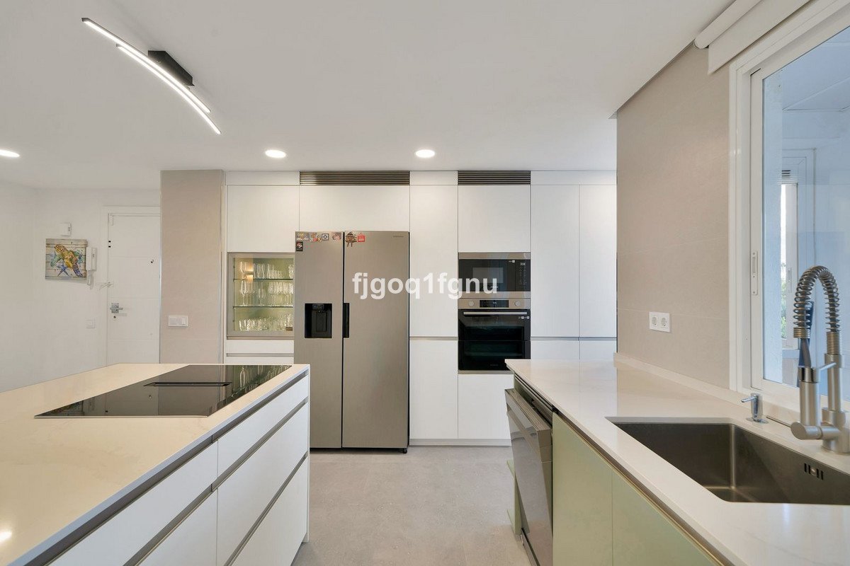 2 Bed Middle Floor Apartment in Marbella