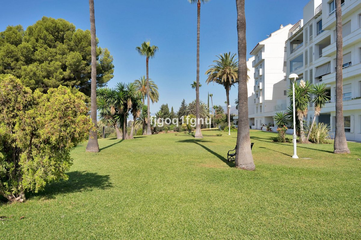 2 Bed Middle Floor Apartment in Marbella