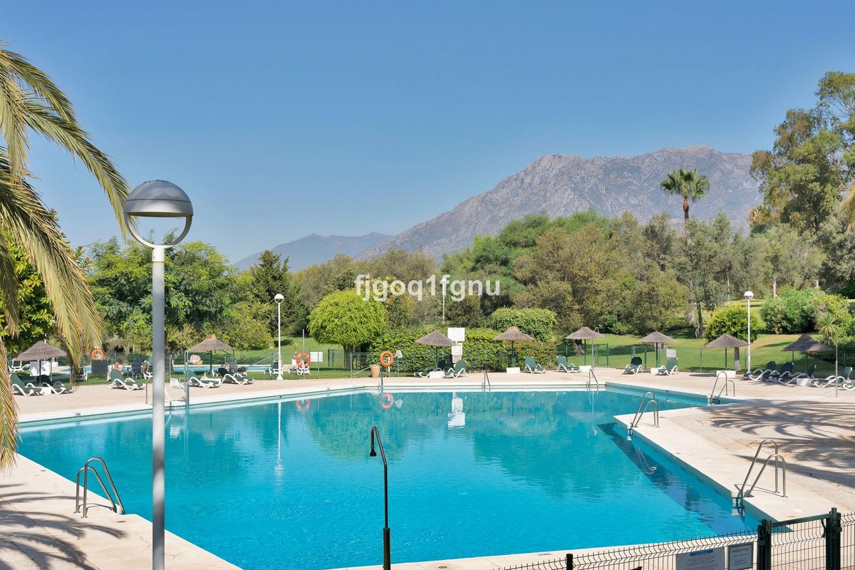 2 Bed Middle Floor Apartment in Marbella