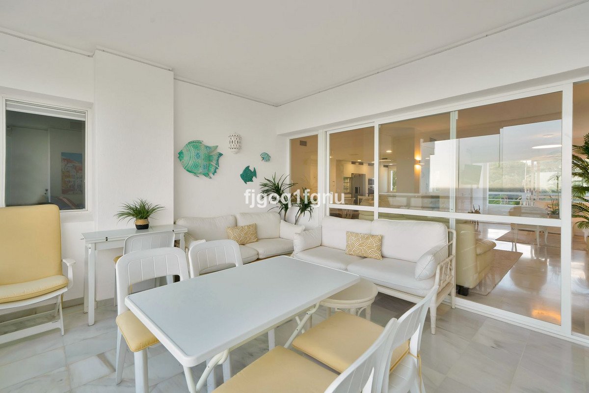 2 Bed Middle Floor Apartment in Marbella