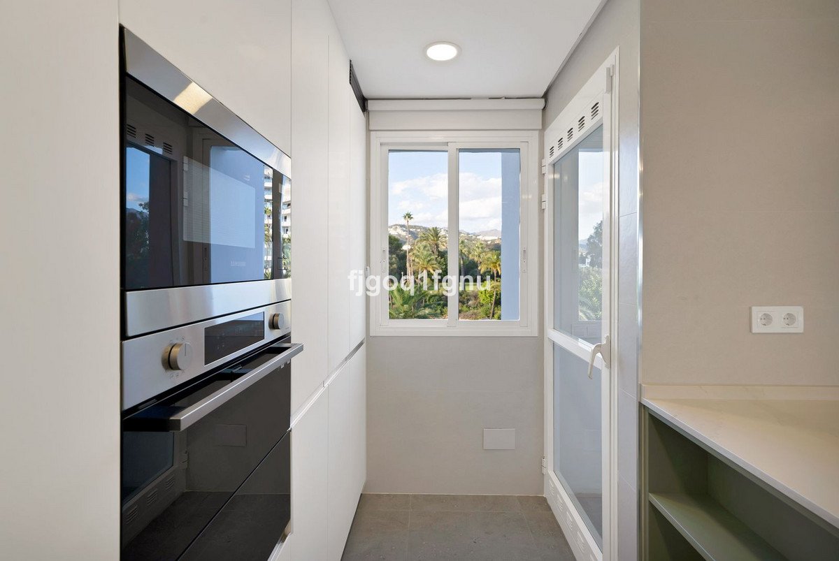 2 Bed Middle Floor Apartment in Marbella