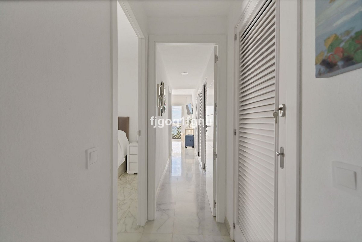2 Bed Middle Floor Apartment in Marbella