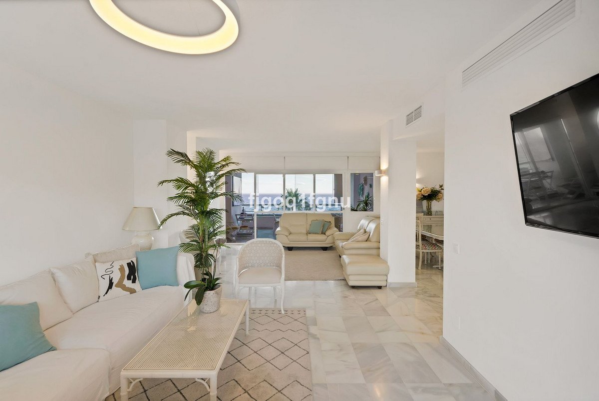 2 Bed Middle Floor Apartment in Marbella