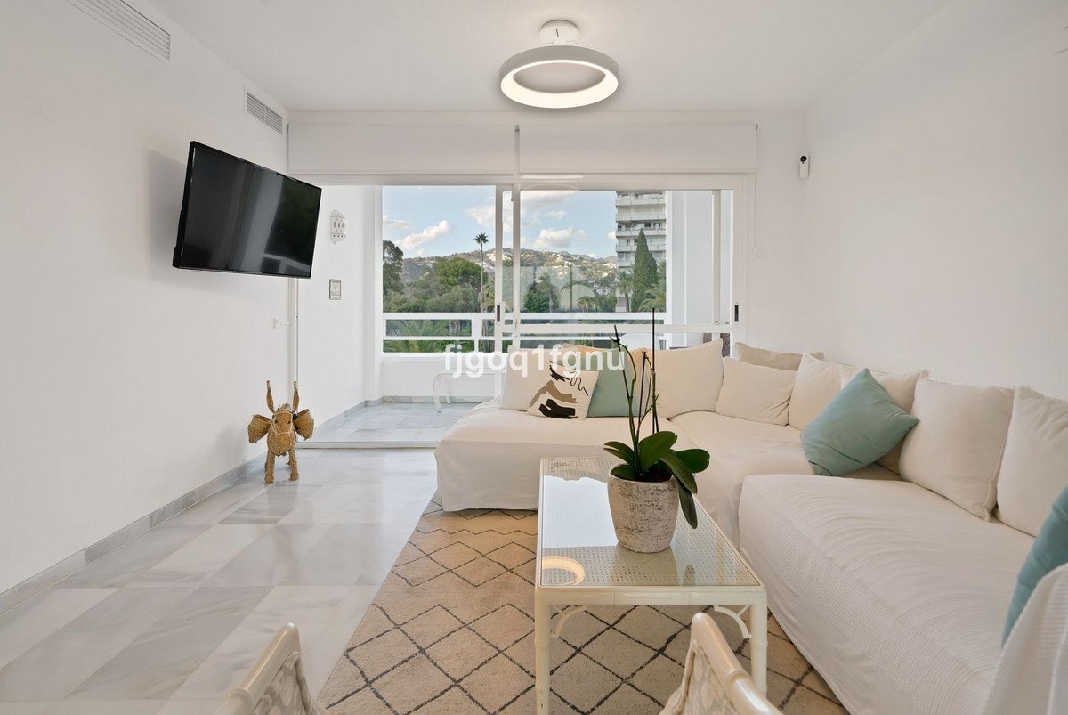 2 Bed Middle Floor Apartment in Marbella