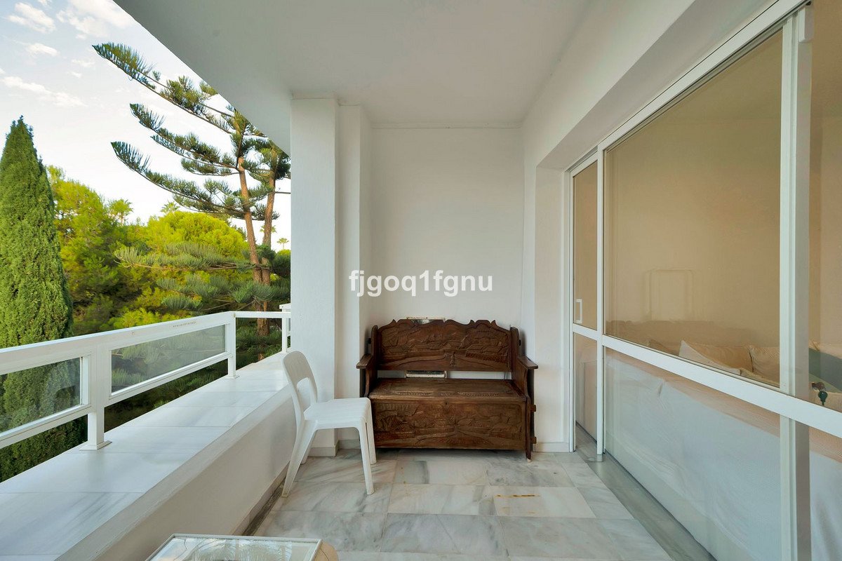 2 Bed Middle Floor Apartment in Marbella