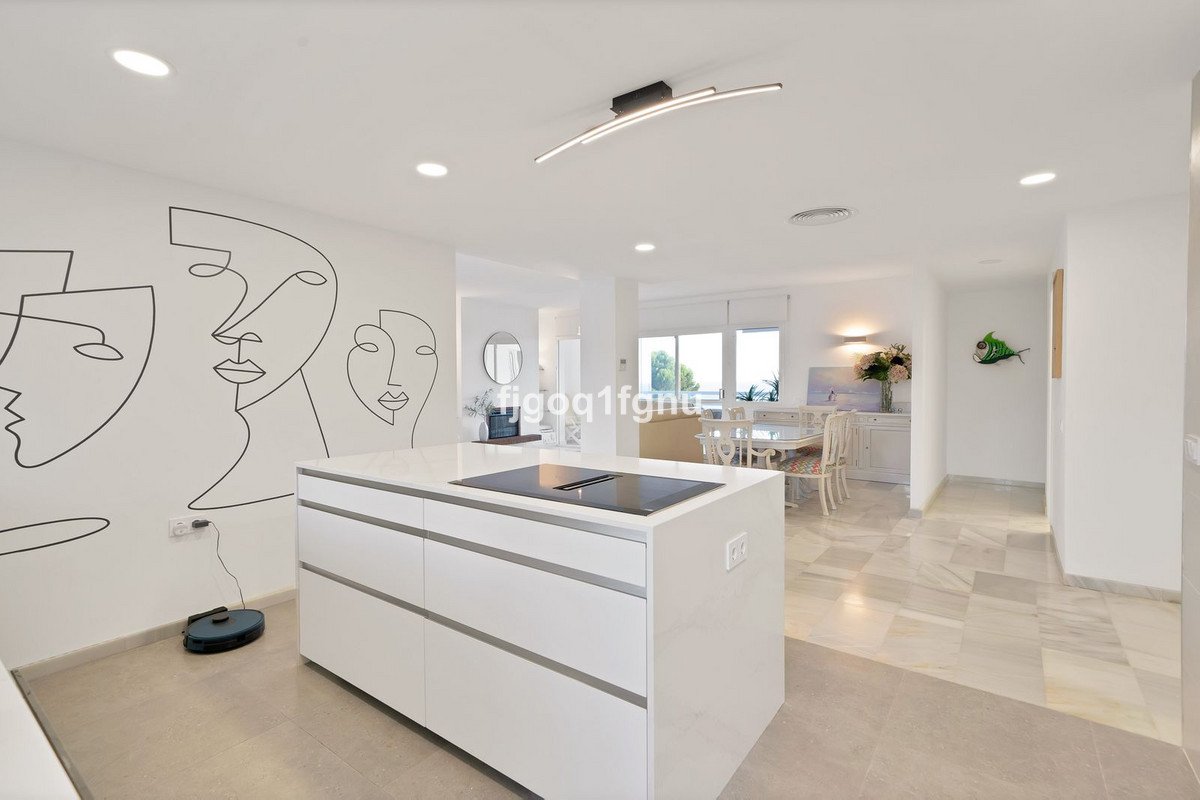 2 Bed Middle Floor Apartment in Marbella