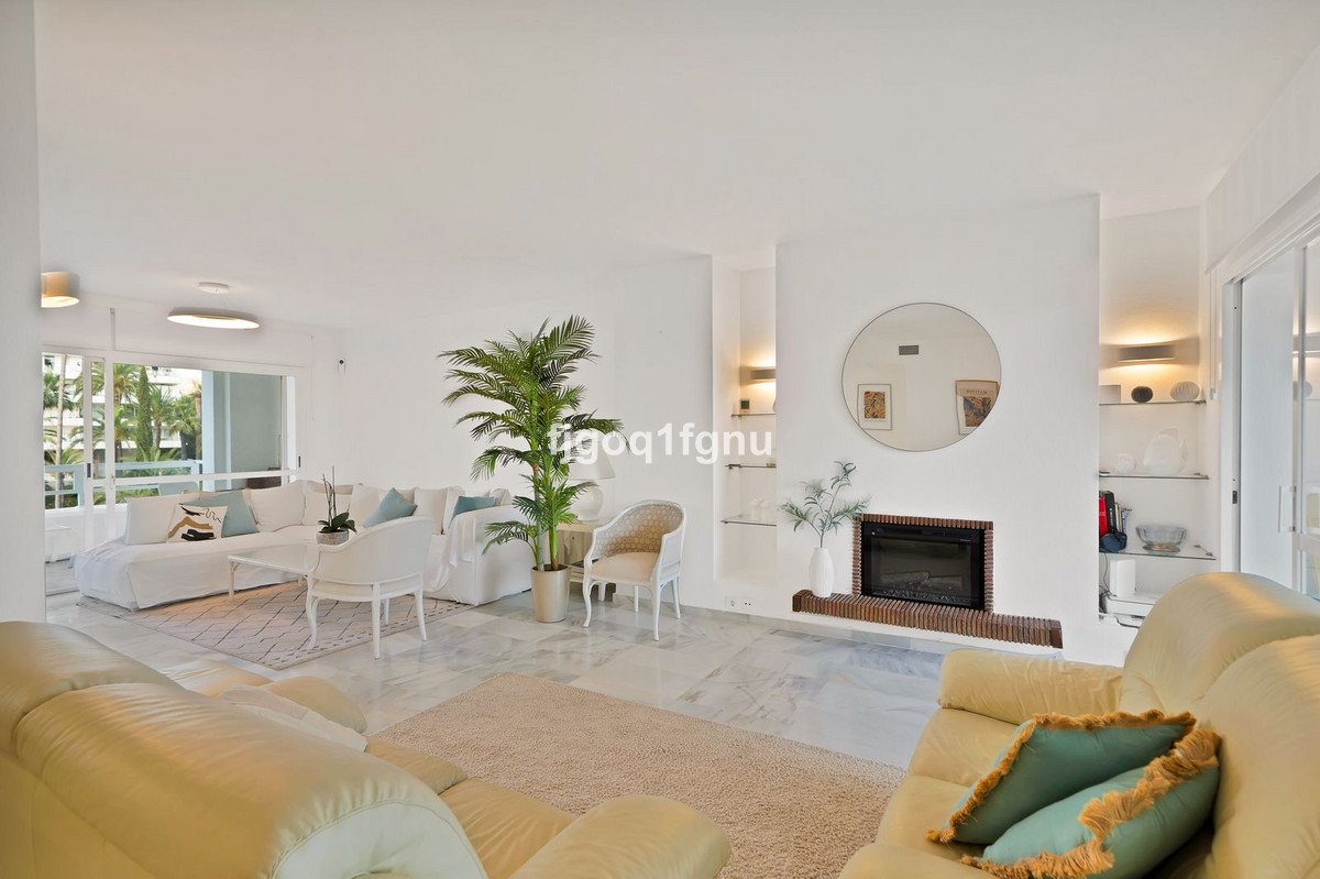2 Bed Middle Floor Apartment in Marbella
