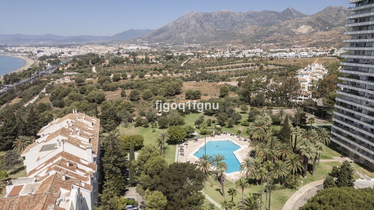 2 Bed Middle Floor Apartment in Marbella