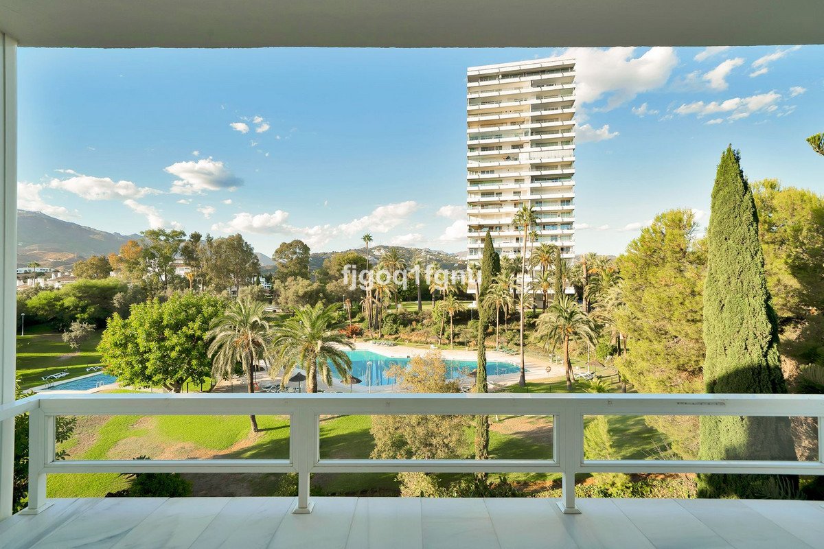 2 Bed Middle Floor Apartment in Marbella