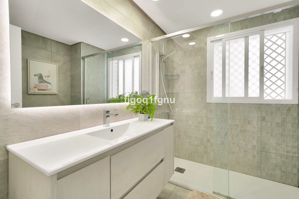 2 Bed Middle Floor Apartment in Marbella