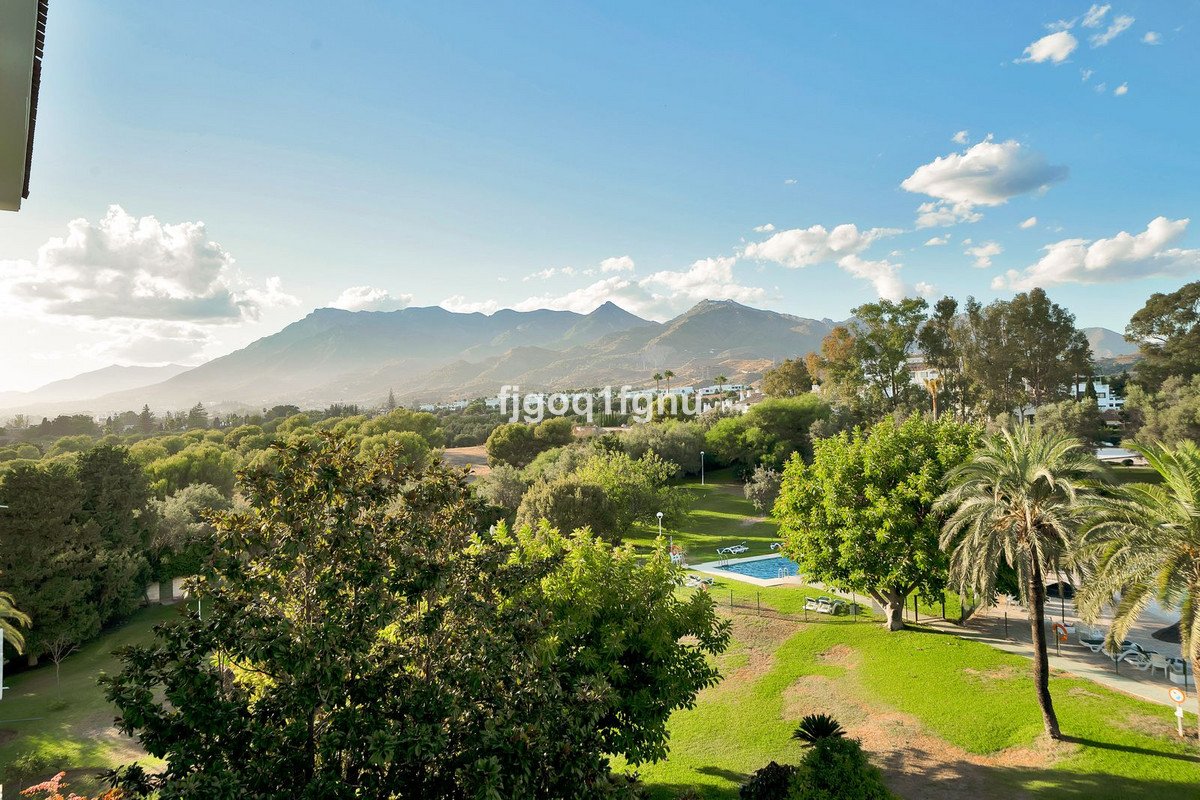 2 Bed Middle Floor Apartment in Marbella