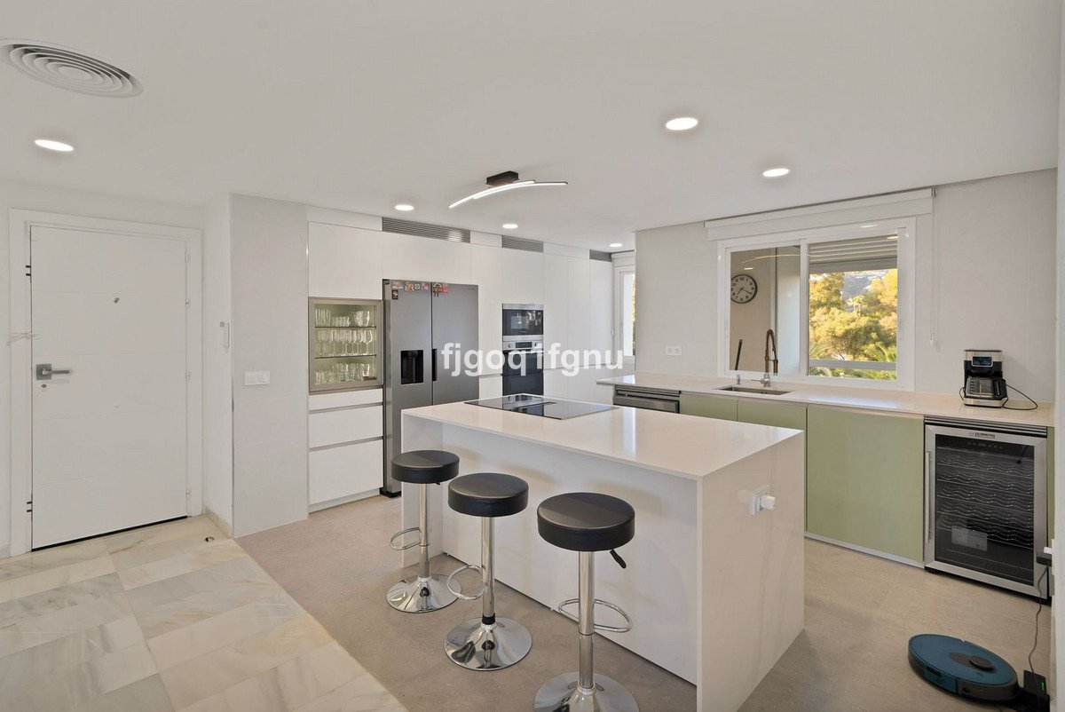 2 Bed Middle Floor Apartment in Marbella